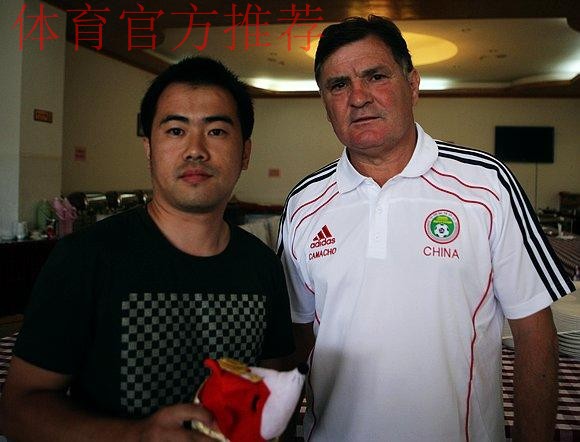 国足走进北京现代顺义工厂 卡马乔庆贺58岁生日 国足走进北京现代顺义工厂 卡马乔庆贺58岁生日